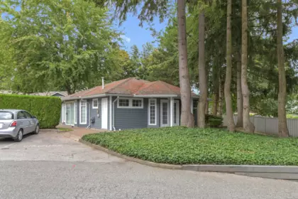 Front Yard Photo of 102 16335 14 Avenue, Surrey, BC