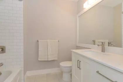 Hallway Photo of 102 16335 14 Avenue, Surrey, BC