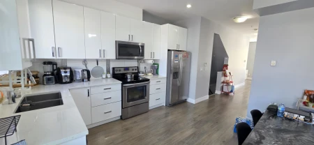 Kitchen Island Photo of 1 19753 55a Avenue Avenue, Langley, BC