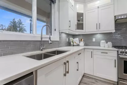 Kitchen Photo of 10169 246a Street, Maple Ridge, BC