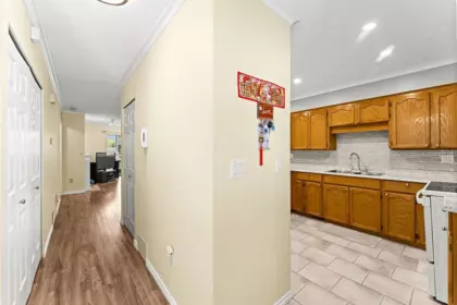 Entry Foyer Photo of 24 1190 Falcon Drive, Coquitlam, BC