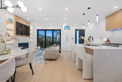 Kitchen Photo of 1 2846 W 12th Avenue, Vancouver, BC