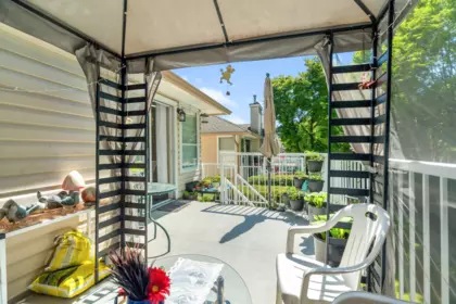 Hallway Photo of 206 16031 82 Avenue, Surrey, BC
