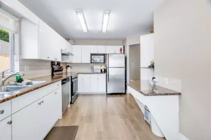 Kitchen Photo of 206 16031 82 Avenue, Surrey, BC
