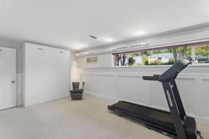 Entry Foyer Photo of 6876 Hycrest Drive, Burnaby, BC