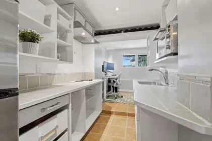 Garage Interior Photo of 6876 Hycrest Drive, Burnaby, BC