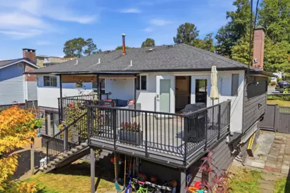 Garden / Landscaping Photo of 6876 Hycrest Drive, Burnaby, BC