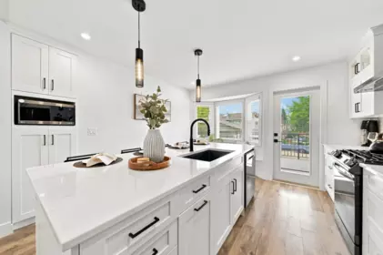 Kitchen Island Photo of 9466 209a Street, Langley, BC