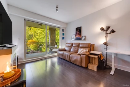 301 7418 Byrnepark Walk, Burnaby, BC, Burnaby — Apartment/Condo for sale