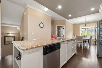 Kitchen Island Photo of 14 45290 Soowahlie Crescent, Chilliwack, BC