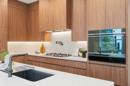 Kitchen Island Photo of 948 W 57th Avenue, Vancouver, BC
