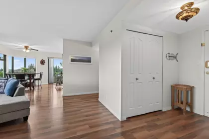 Dining Area Photo of 1001 32440 Simon Avenue, Abbotsford, BC