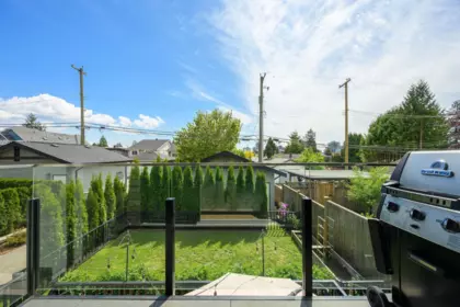 Garden / Landscaping Photo of 3 215 E 21st Street, North Vancouver, BC