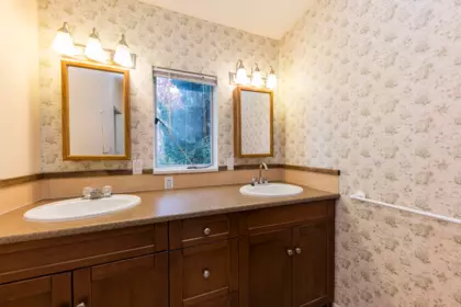 Hot Tub / Spa Photo of 1848 Duchess Avenue, West Vancouver, BC