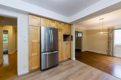 Kitchen Island Photo of 1848 Duchess Avenue, West Vancouver, BC
