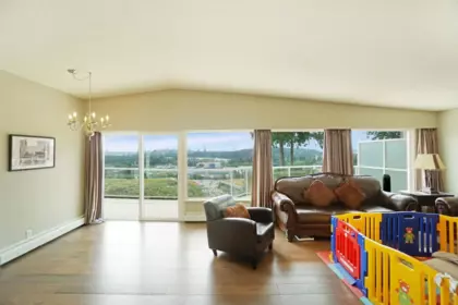 Dining Area Photo of 850 Esquimalt Avenue, West Vancouver, BC
