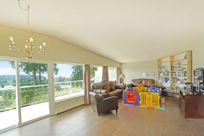 Living Room Photo of 850 Esquimalt Avenue, West Vancouver, BC
