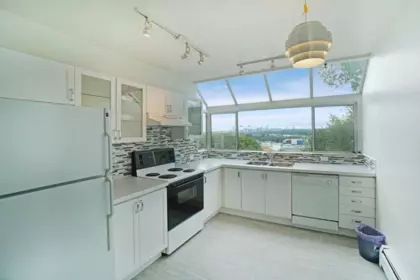 Powder Room Photo of 850 Esquimalt Avenue, West Vancouver, BC
