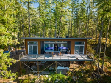 8444 West Sakinaw Lakeshore Way, Pender Harbour, BC, Pender harbour — Single Family Residence for sale
