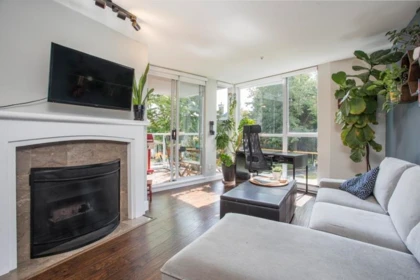 211 8460 Jellicoe Street, Vancouver, BC, Vancouver — Apartment/Condo for sale