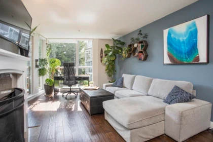 211 8460 Jellicoe Street, Vancouver, BC, Vancouver — Apartment/Condo for sale