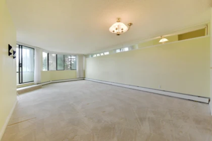 Mudroom Photo of 407 1442 Foster Street, White Rock, BC