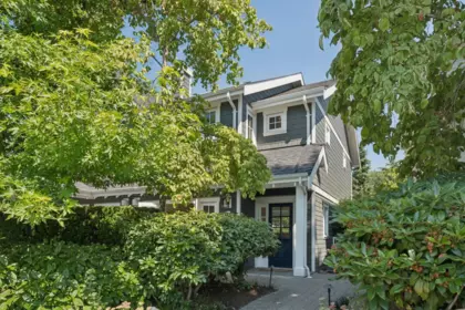 2071 Esquimalt Avenue, West Vancouver, BC, West vancouver — Half Duplex for sale
