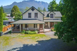 1075 3rd Avenue, Hope, BC