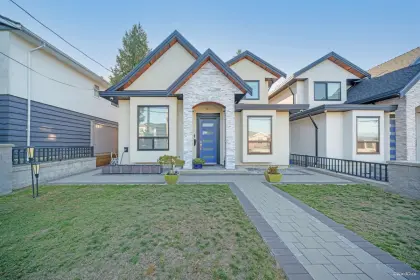 4857 Smith Avenue, Burnaby, BC, Burnaby — Half Duplex for sale