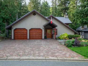 2733 Millars Pond Crescent, Whistler, BC, Whistler — Single Family Residence for sale