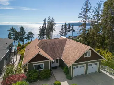 5995 Barnacle Street, Sechelt, BC, Sechelt — Single Family Residence for sale
