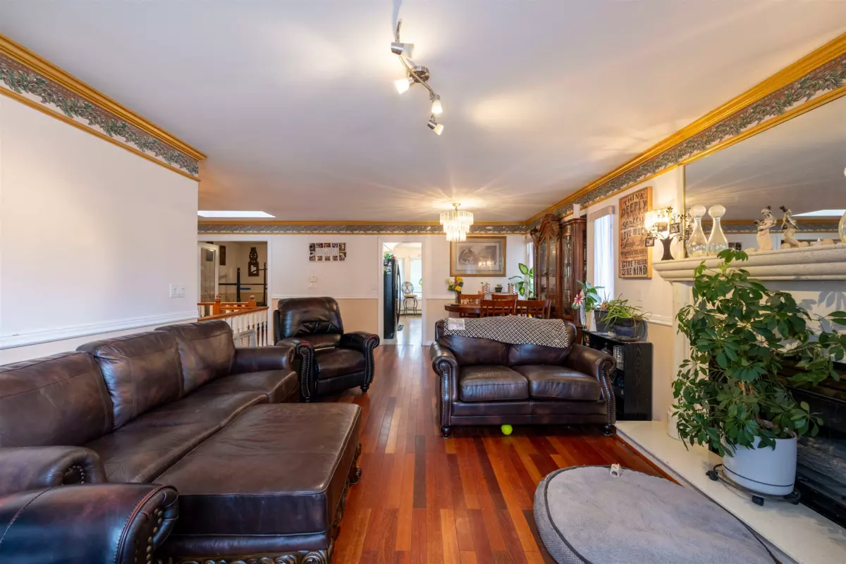 Breakfast Nook Photo of 14446 Bedford Drive, Surrey, BC