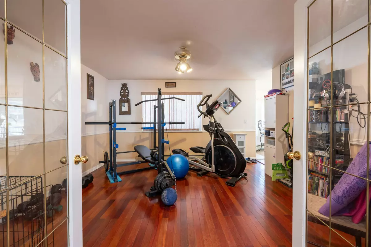 Primary Bathroom Photo of 14446 Bedford Drive, Surrey, BC