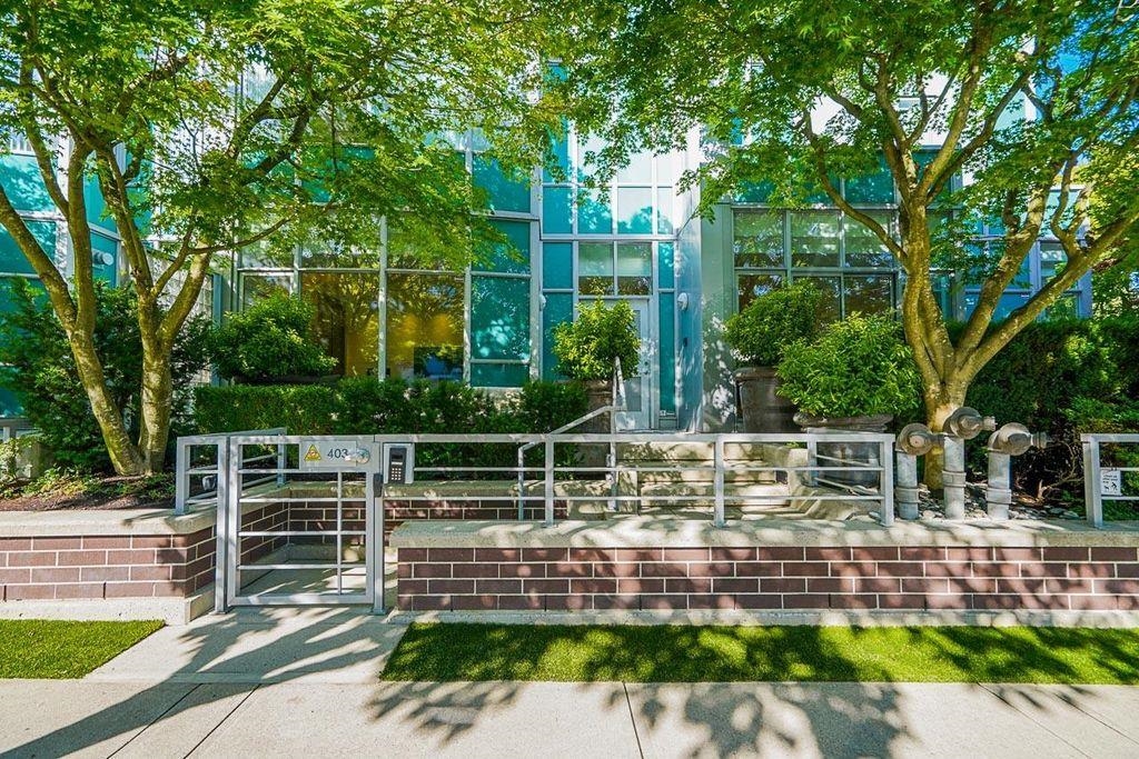 Backyard Photo of 403 Beach Crescent, Vancouver, BC