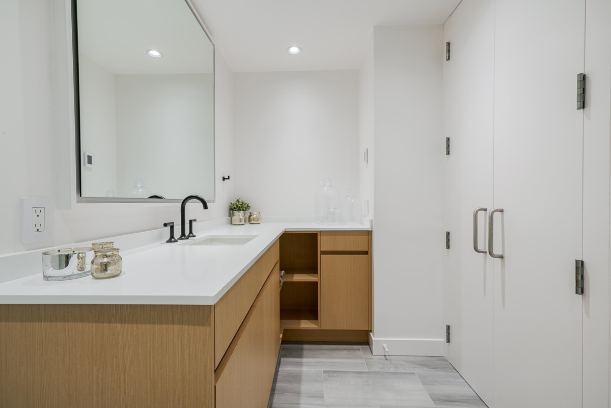Entry Foyer Photo of 403 Beach Crescent, Vancouver, BC
