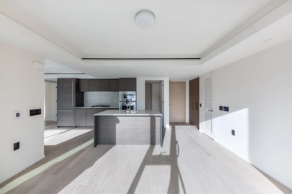 Kitchen Island Photo of 1006 1408 Robson Street, Vancouver, BC