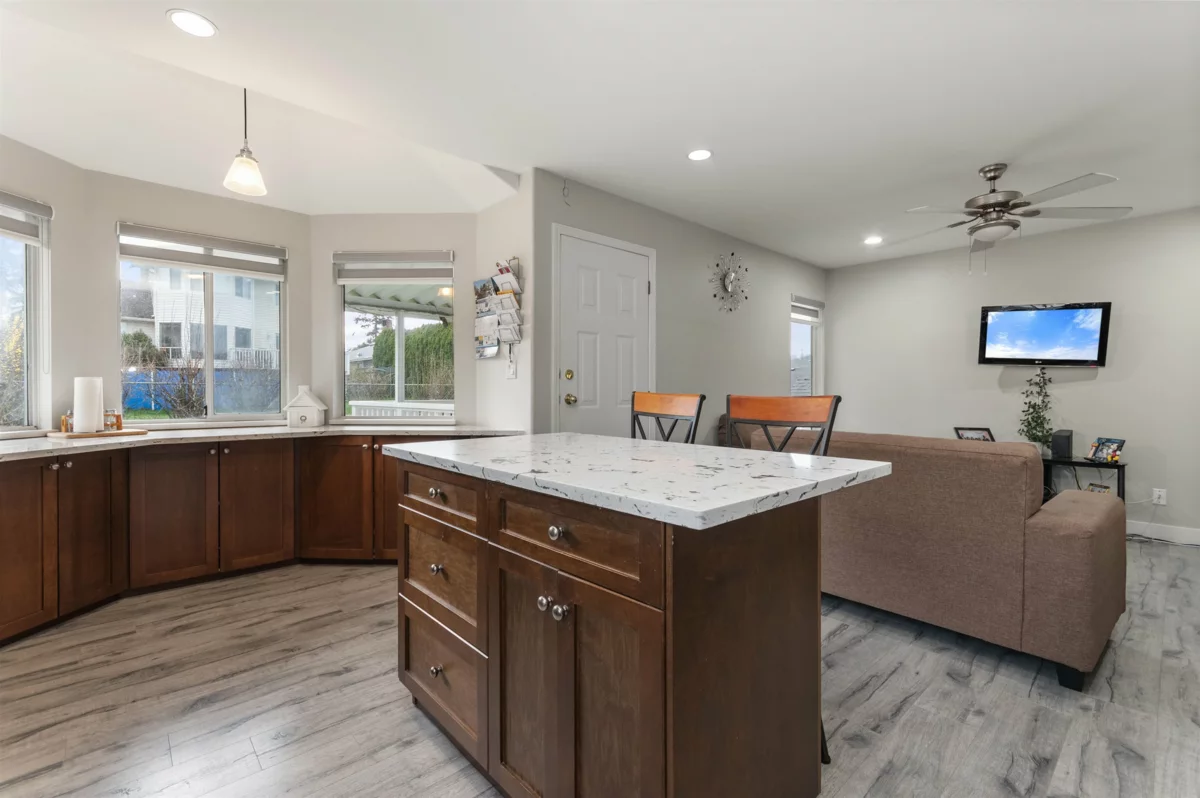 Entry Foyer Photo of 32110 Rogers Avenue, Abbotsford, BC
