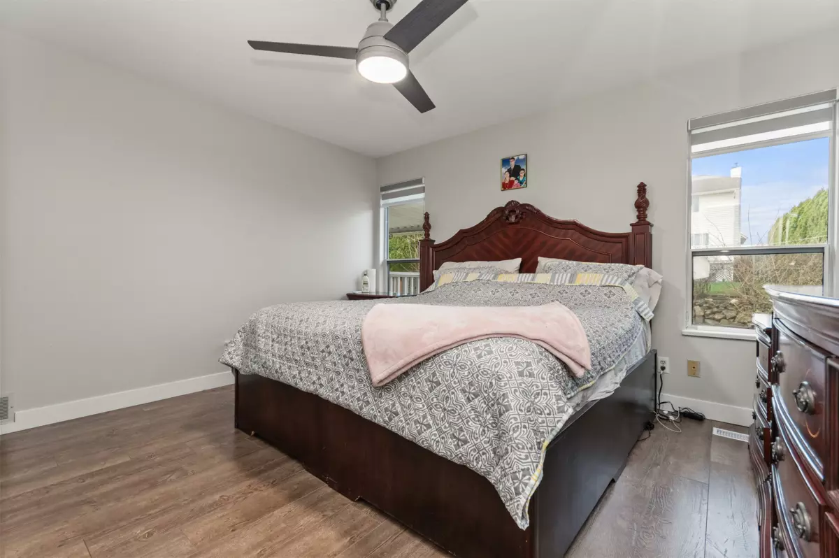 Garage Interior Photo of 32110 Rogers Avenue, Abbotsford, BC