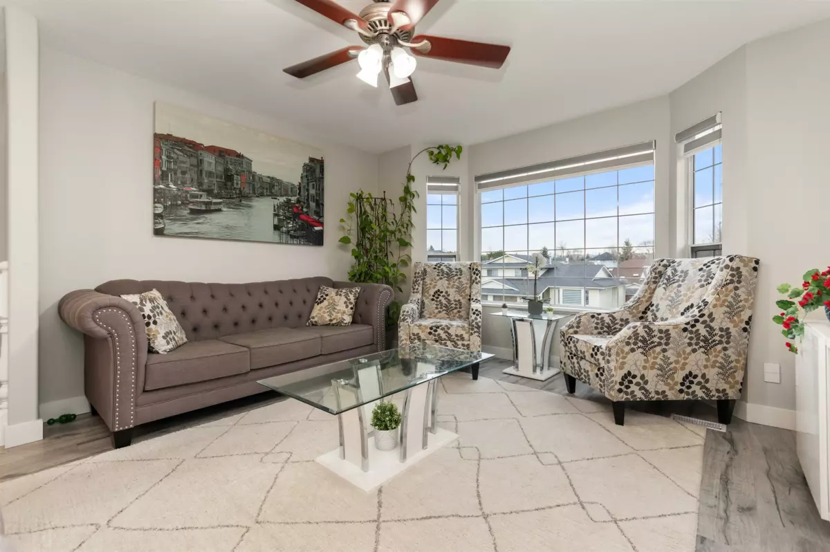 Guest Bathroom Photo of 32110 Rogers Avenue, Abbotsford, BC