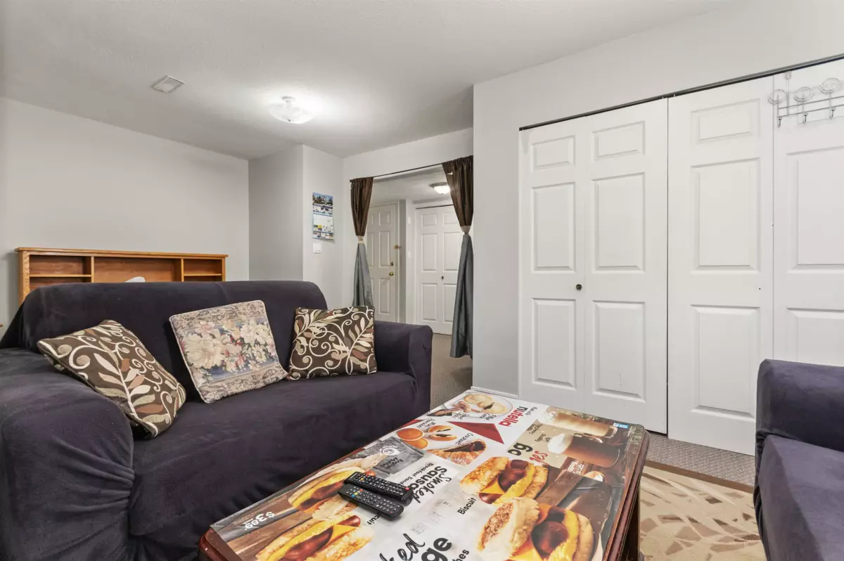 Neighborhood Park Photo Near 32110 Rogers Avenue, Abbotsford, BC