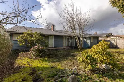 1202 Pinewood Crescent, North Vancouver, BC, North Vancouver — Single Family Residence for sale