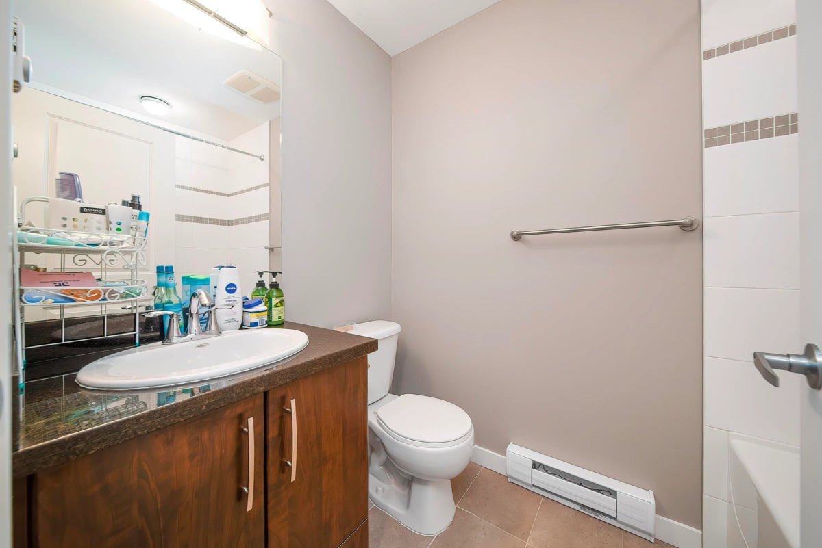 Primary Bathroom Photo of 7 9333 Ferndale Road, Richmond, BC