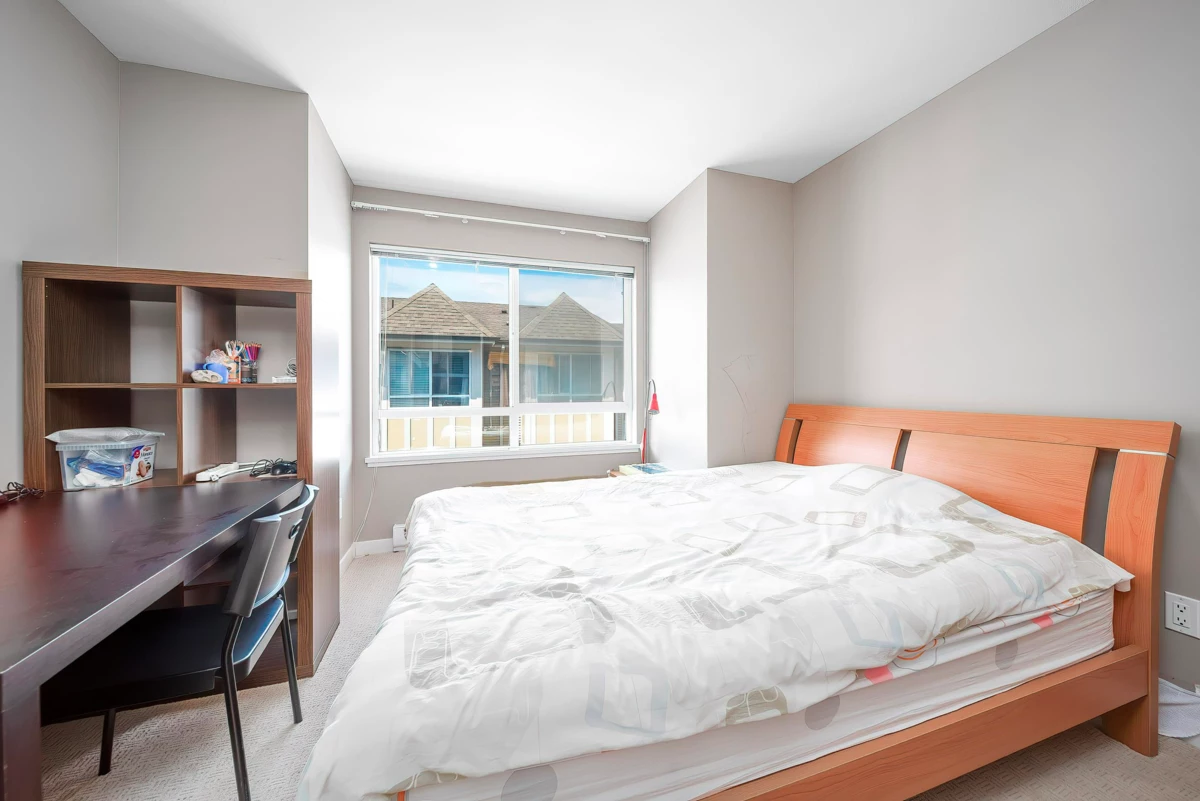 Walk-In Closet Photo of 7 9333 Ferndale Road, Richmond, BC