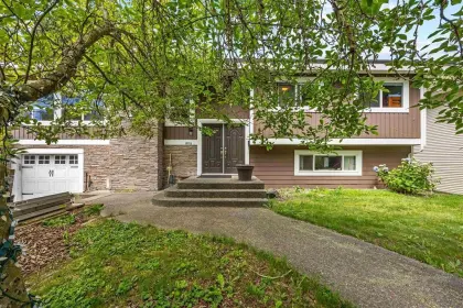13755 Blackburn Avenue, White Rock, BC, White Rock — Single Family Residence for sale