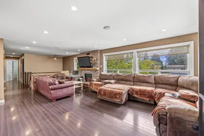 13755 Blackburn Avenue, White Rock, BC, White Rock — Single Family Residence for sale