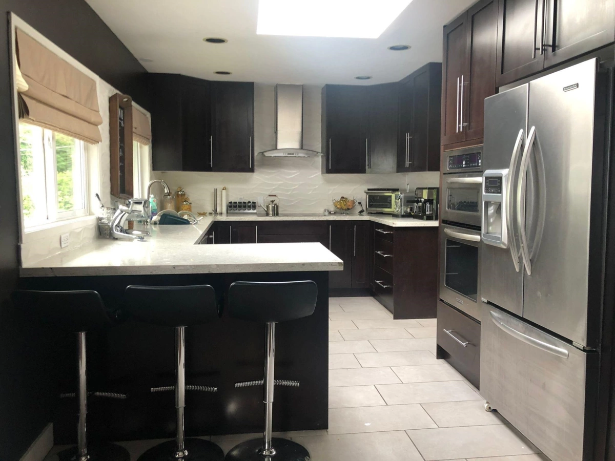 Kitchen Island Photo of 695 Burley Drive, West Vancouver, BC
