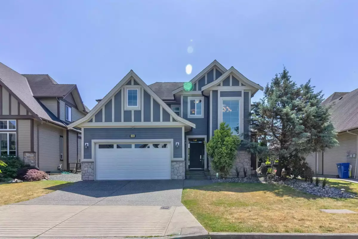 Exterior Front Photo of 1988 Merlot Boulevard, Abbotsford, BC