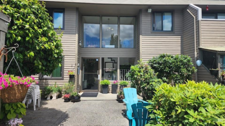 204 3391 Springfield Drive, Richmond, BC, Richmond — Apartment/Condo for sale