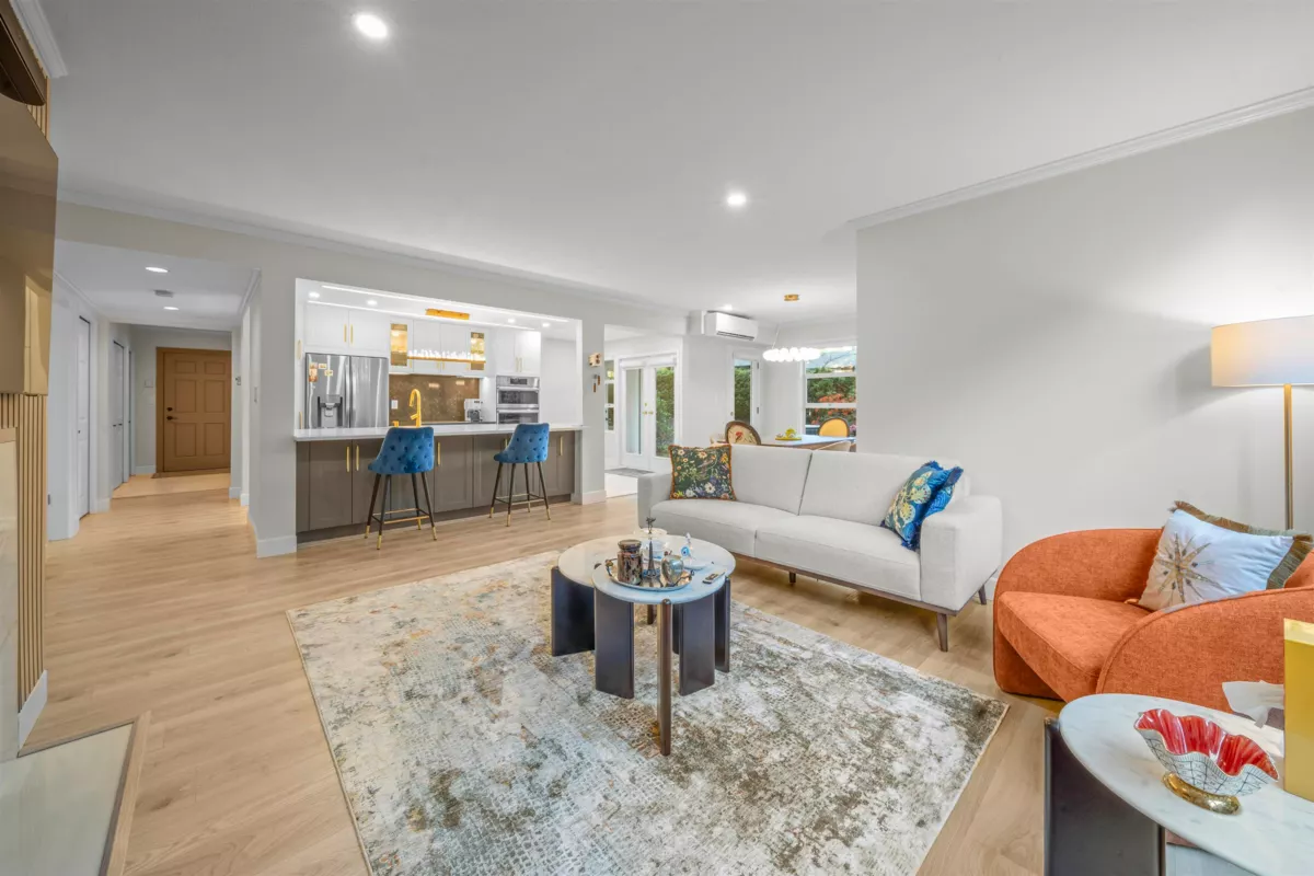 Kitchen Photo of 103 3399 Capilano Crescent, North Vancouver, BC