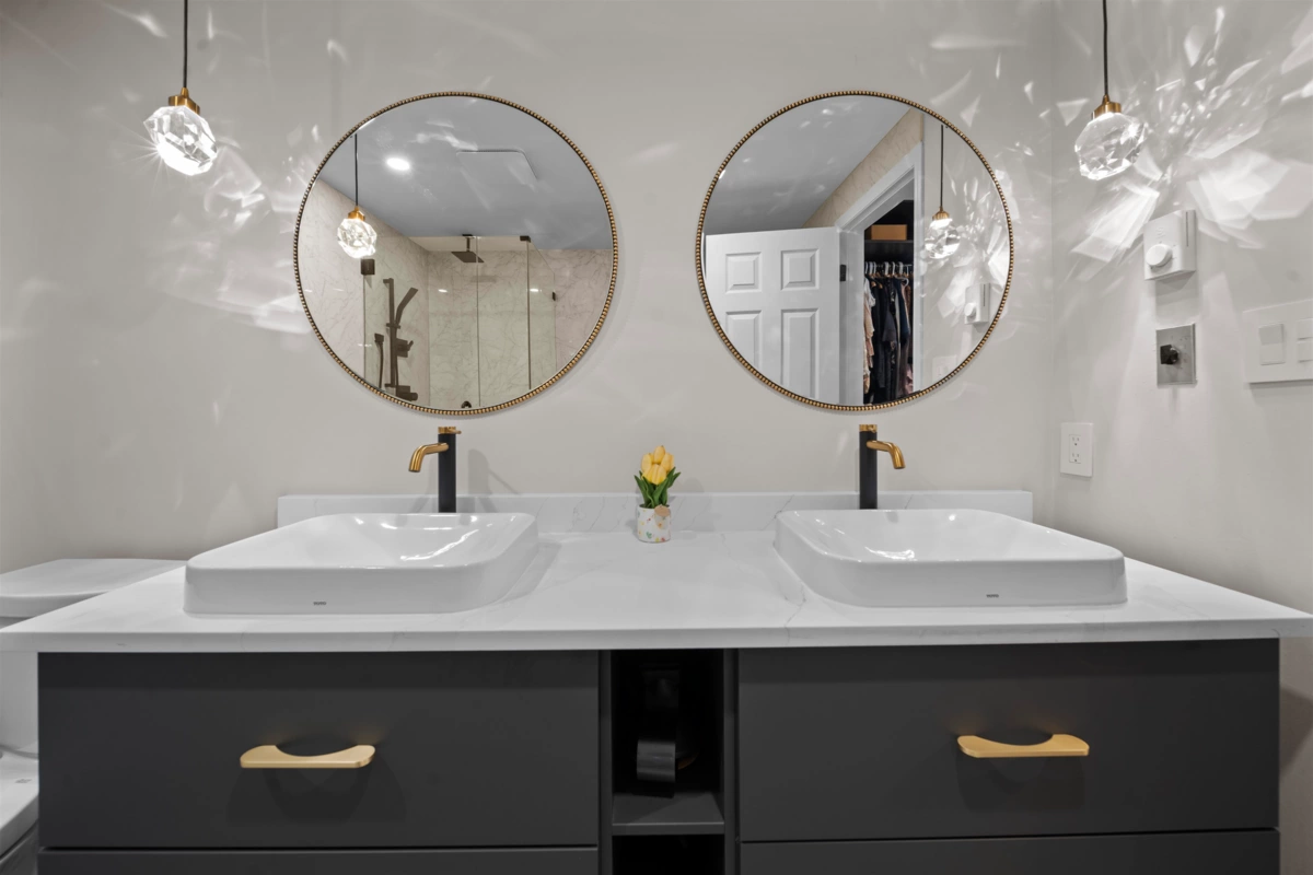 Swimming Pool Photo of 103 3399 Capilano Crescent, North Vancouver, BC